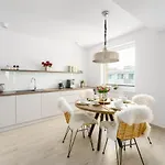 Lighthouse - Kasprowicza 100 Apartment *
