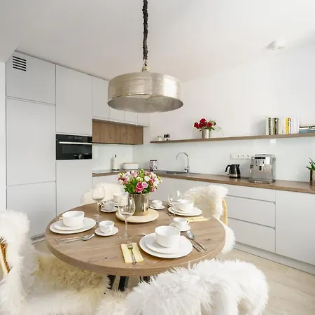 Апартаменти Lighthouse - Kasprowicza 100 *