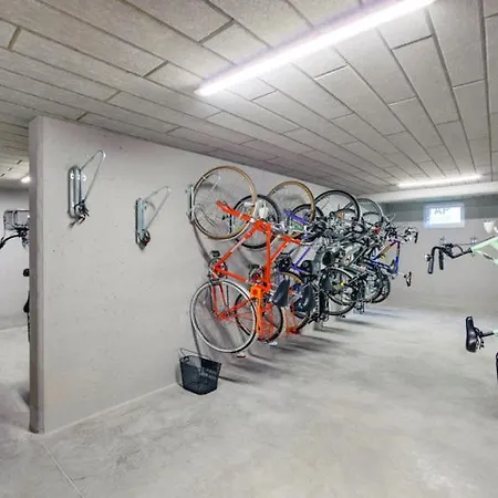 Lighthouse - Kasprowicza 100 코워브제크